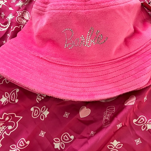 Pink Barbie bucket hat - New with tags ! - Picture 2 of 2